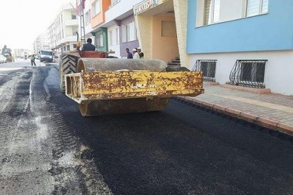 Yollar asfaltlanıyor