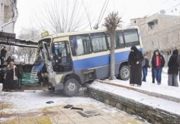 Yollar buz pisti gibi oldu