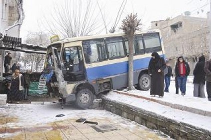 Yollar buz pisti gibi oldu