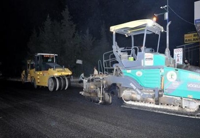 Yollar gece asfaltlanıyor