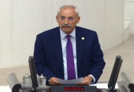 Yolun dar ve asfaltlamanın sağlıksız olması, bölge halkı için büyük problem 