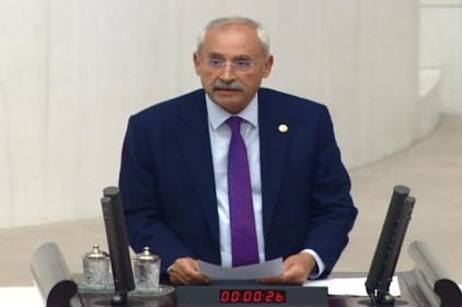 Yolun dar ve asfaltlamanın sağlıksız olması, bölge halkı için büyük problem 