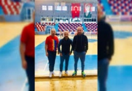 Yönettikleri üç takımla hokeye renk katıyorlar