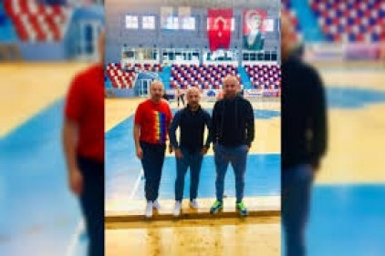 Yönettikleri üç takımla hokeye renk katıyorlar