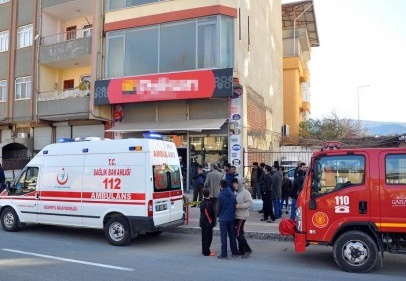 Yük asansörü ile duvar arasında kalan işçi, hayatını kaybetti