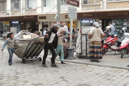 Yükleri, taşıdıklarından daha ağır