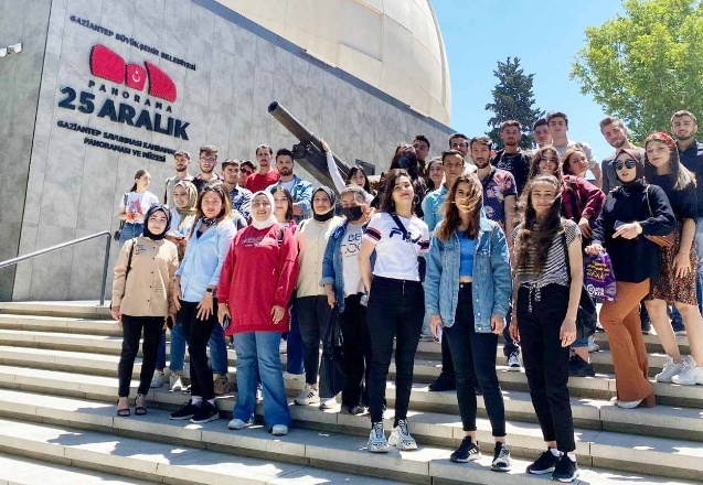 Yüksekokulu öğrencileri kentin tarihi ile bütünleşiyor