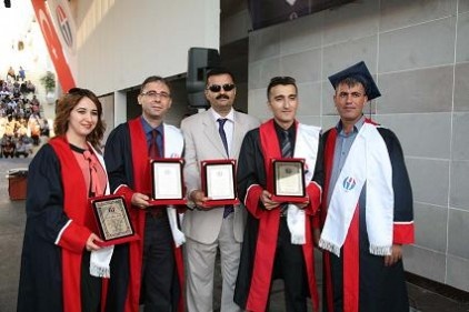 Yüksekokulu öğrencileri mezuniyet töreni düzenledi 