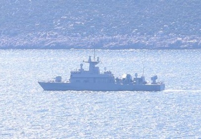 Yunan savaş gemisi Meis Adası önlerinde