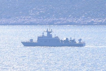 Yunan savaş gemisi Meis Adası önlerinde