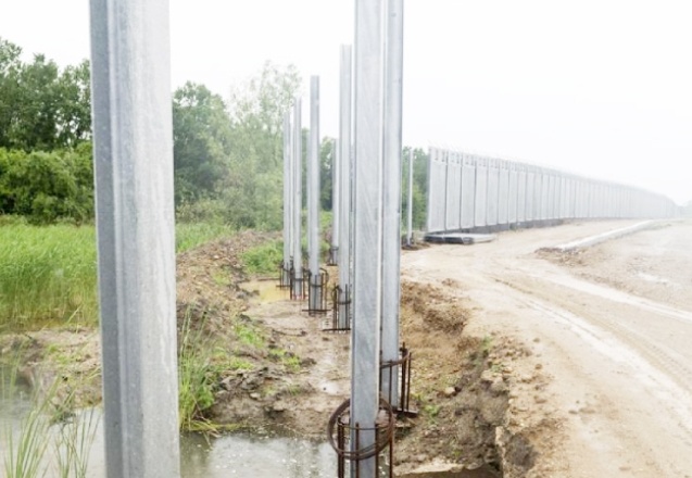 Yunanistan, Türkiye'yle arasındaki sınır duvarını üç katına çıkartıyor!