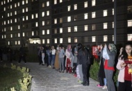 Yurt binasının ışıklarıyla Afrin yazdılar