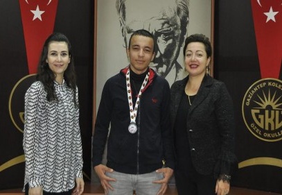 Yurt dışında eğitim alma hakkı kazandı