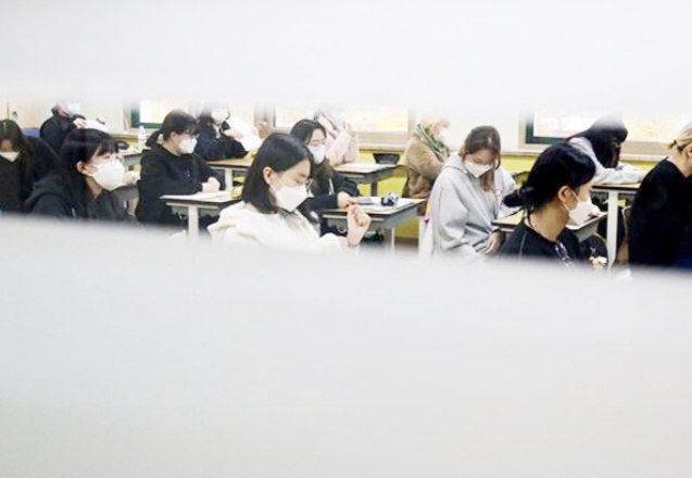 Yurt dışındaki Türk öğrenciler krizi büyüyor