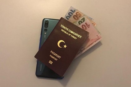 Yurt dışından getirilen telefon harcı 170 TL&#8217;den 500 TL&#8217;ye çıktı 