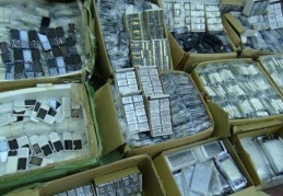 Yurt dışından kaçak getirilen 10 bin telefon ele geçirildi