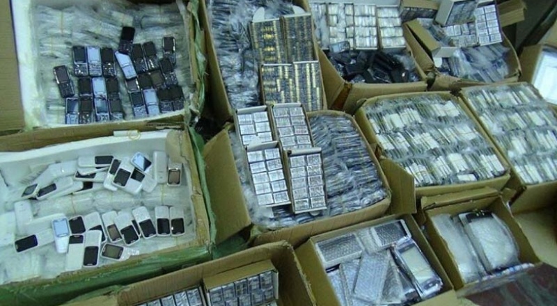 Yurt dışından kaçak getirilen 10 bin telefon ele geçirildi