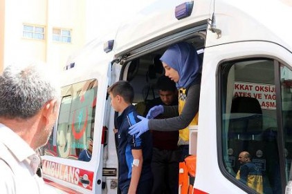 Yurtta kalan 22 öğrenci zehirlendi