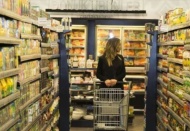 Yurttaş market kasasında çarpılıyor