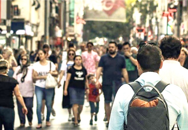 Yüzde 74'ü ekonomiden, yüzde 73'ü hayatından memnun değil