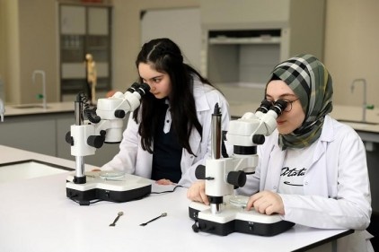 &#8220;Yüzme Havuzlarında Boğulmayı Önleyen Sistem&#8221; geliştirdiler