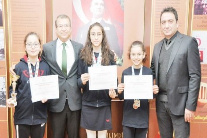 Yüzme ve satrançta üç altın madalya kazandılar