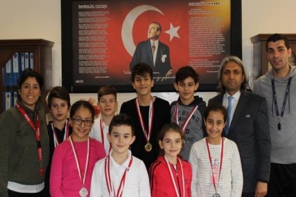 Yüzme yarışlarında 36 madalya aldılar