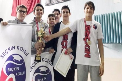 Yüzme Yıldızlar grup müsabakalarına Yıldız erkekler takımı katıldı