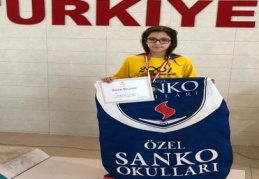Yüzücü Beril Öztürk yine Türkiye ikincisi oldu
