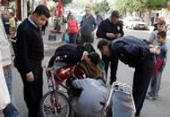 Yüzük alma bahanesiyle kuyumcu soydu 