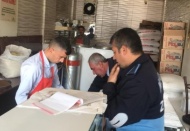 Zabıta marketlerdeki etiketleri denetledi