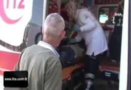 Zabıtadan kaçan seyyar satıcıya taksi çarptı