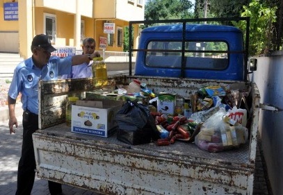 Zabıtalar gıda denetimi yaptı 