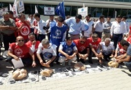 Zam teklifine zeytin ekmekli protesto 
