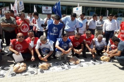 Zam teklifine zeytin ekmekli protesto 