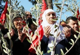 Zeytin dallarıyla eylem yaptılar
