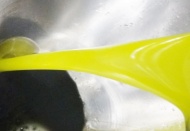 Zeytinyağı alırken özellikle meyve kokusu ve yakıcılığa dikkat edin