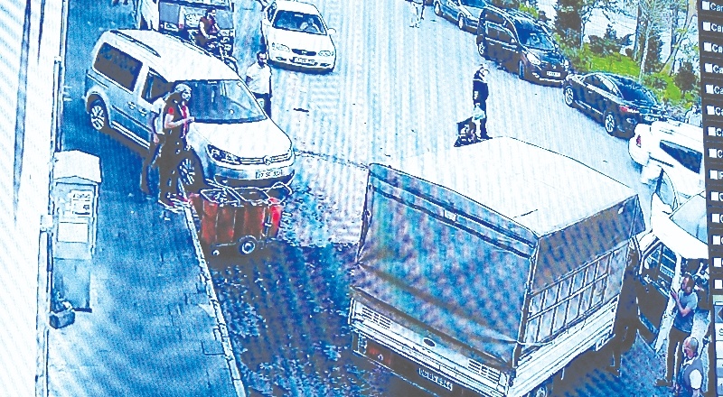 Zincirleme kaza güvenlik kamerasına yansıdı