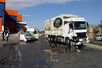 Zincirleme trafik kazası: 8 yaralı