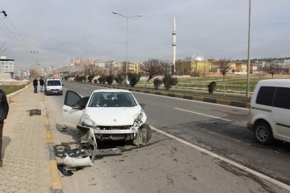 Zincirleme trafik kazasında 3 araç hasar gördü