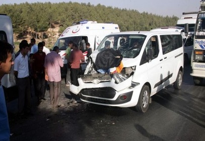 Zincirleme trafik kazasında 2 kişi yaralandı 