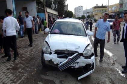 Zincirleme trafik kazasında iki kişi yaralandı