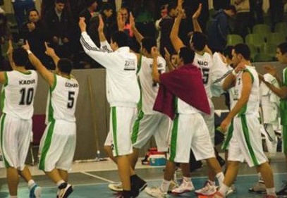 Zirve galibiyetle başladı