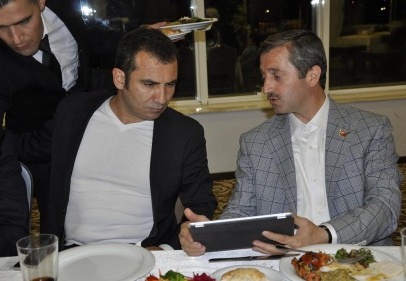Zirve Park’ın konuğu ünlü sanatçı Ferhat Göçer oldu