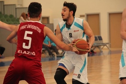 Zirve Üniversitesi Çeyrek Finalde