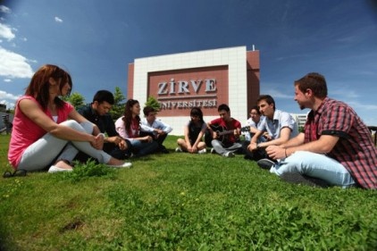 Zirve Üniversitesi enstitü programlarının sayısı artıyor