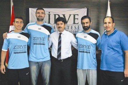 Zirve Üniversitesi transfere doymuyor