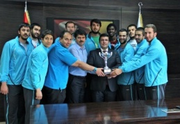 Zirve Üniversitesi üstün mücadelesi ile takdir topladı