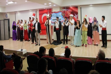 Zirve Üniversitesi’nde ‘Bir Garip Düğün’ gösterisi