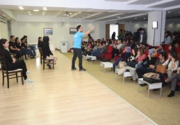 Zirve Üniversitesinde tiyatro şöleni vardı